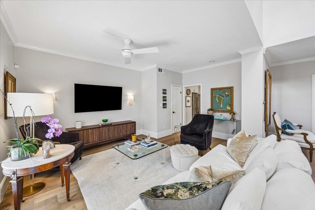 2555 Bering Drive 11, Houston, TX 77057
