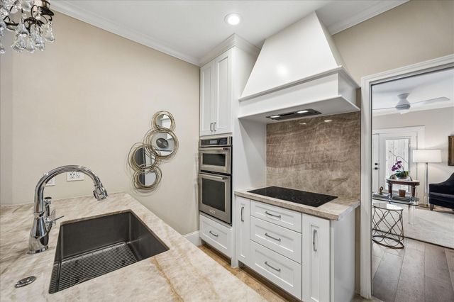 2555 Bering Drive 11, Houston, TX 77057