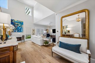 2555 Bering Drive 11, Houston, TX 77057