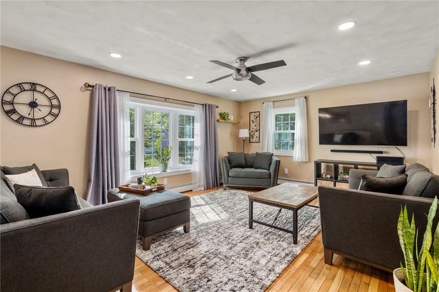22 Kinnicutt Avenue, Warren, RI 02885