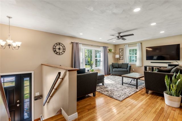 22 Kinnicutt Avenue, Warren, RI 02885