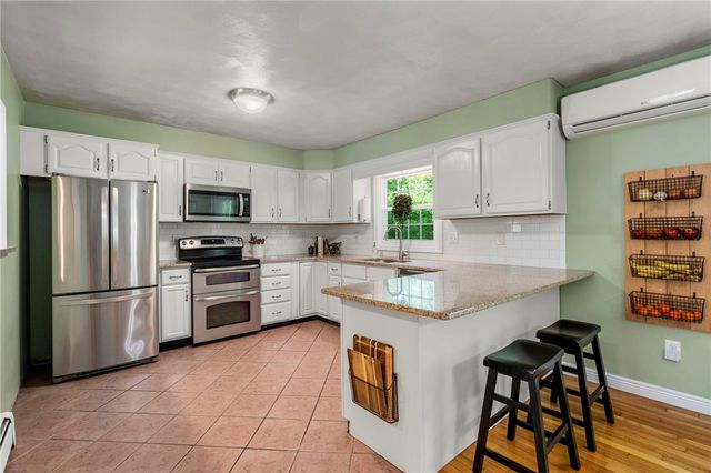 22 Kinnicutt Avenue, Warren, RI 02885