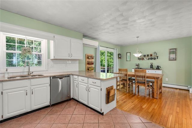 22 Kinnicutt Avenue, Warren, RI 02885