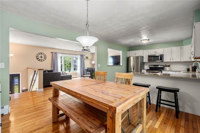 22 Kinnicutt Avenue, Warren, RI 02885