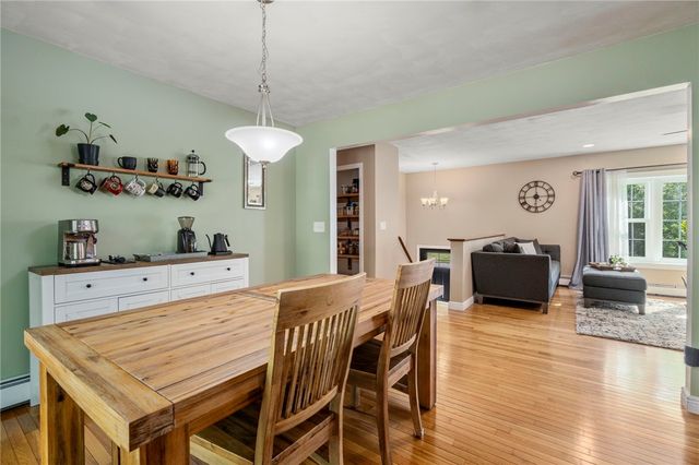 22 Kinnicutt Avenue, Warren, RI 02885