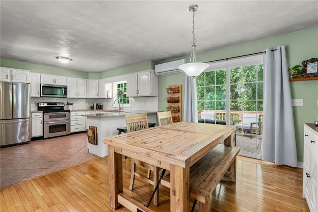 22 Kinnicutt Avenue, Warren, RI 02885