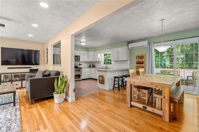 22 Kinnicutt Avenue, Warren, RI 02885