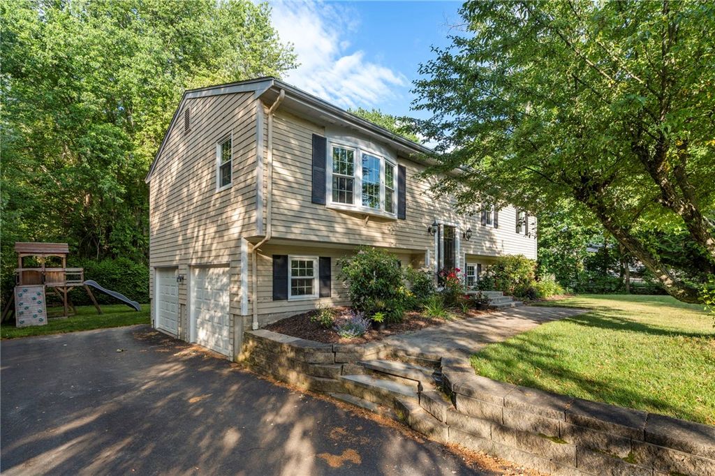22 Kinnicutt Avenue, Warren, RI 02885