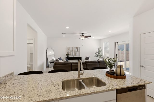10473 W Kerrigan Lane, Marana, AZ 85653