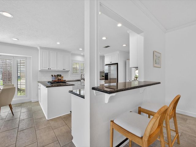 8015 Fairdale Lane, Houston, TX 77063