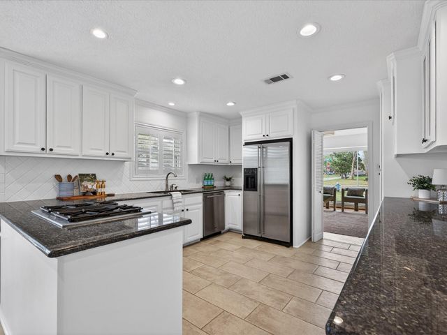 8015 Fairdale Lane, Houston, TX 77063