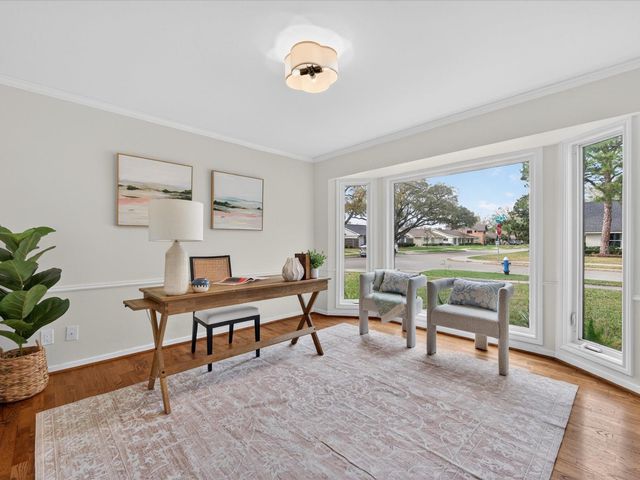 8015 Fairdale Lane, Houston, TX 77063