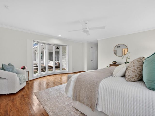 8015 Fairdale Lane, Houston, TX 77063