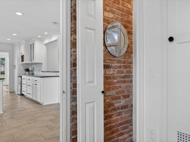 8015 Fairdale Lane, Houston, TX 77063