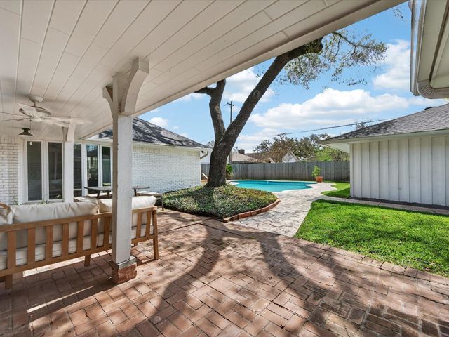 8015 Fairdale Lane, Houston, TX 77063