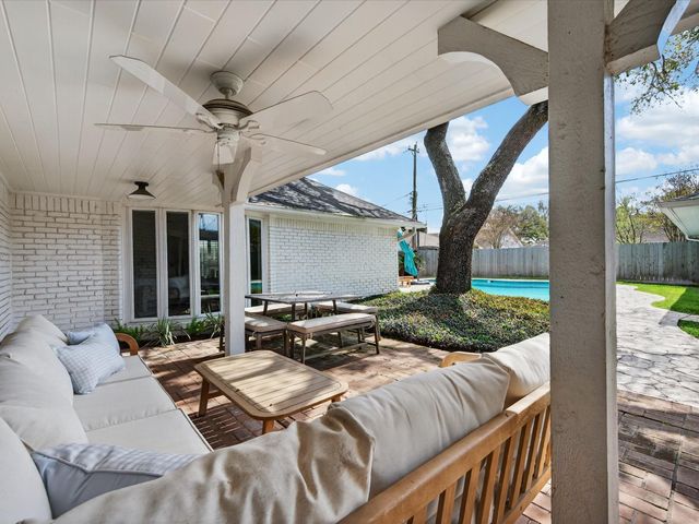 8015 Fairdale Lane, Houston, TX 77063