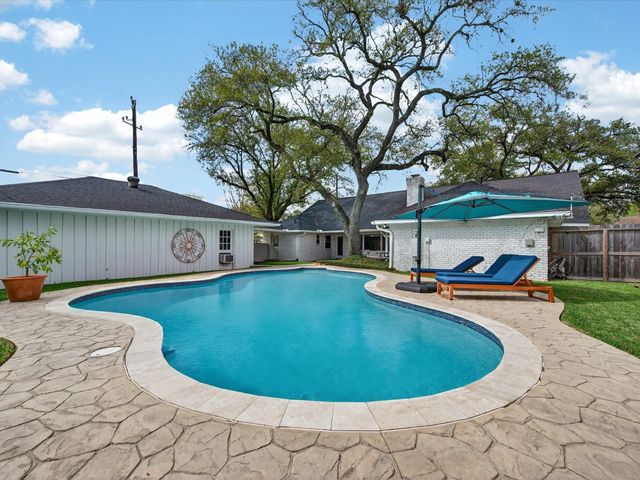 8015 Fairdale Lane, Houston, TX 77063