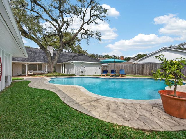 8015 Fairdale Lane, Houston, TX 77063