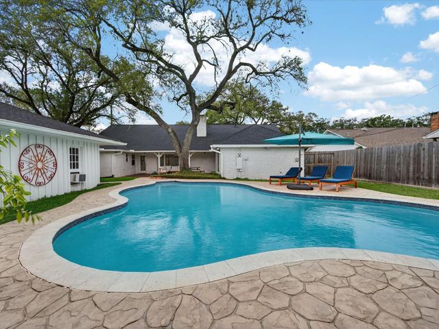 8015 Fairdale Lane, Houston, TX 77063