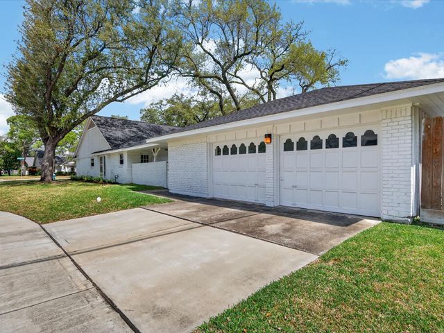8015 Fairdale Lane, Houston, TX 77063