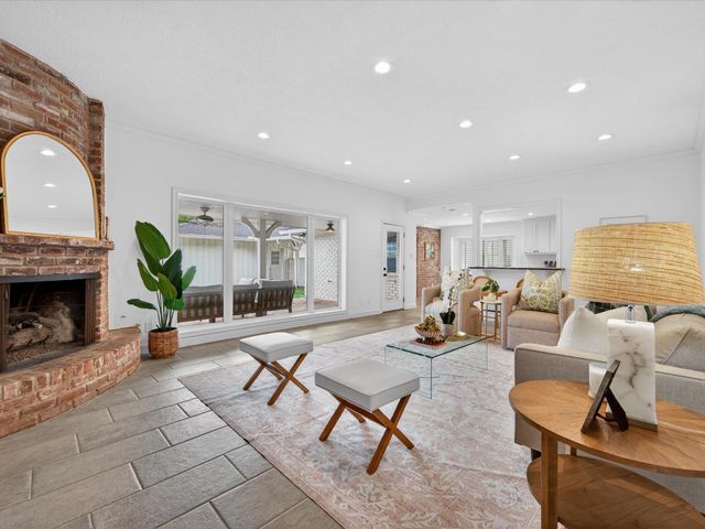 8015 Fairdale Lane, Houston, TX 77063