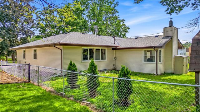 7400 Concerto Curve NE, Fridley, MN 55432