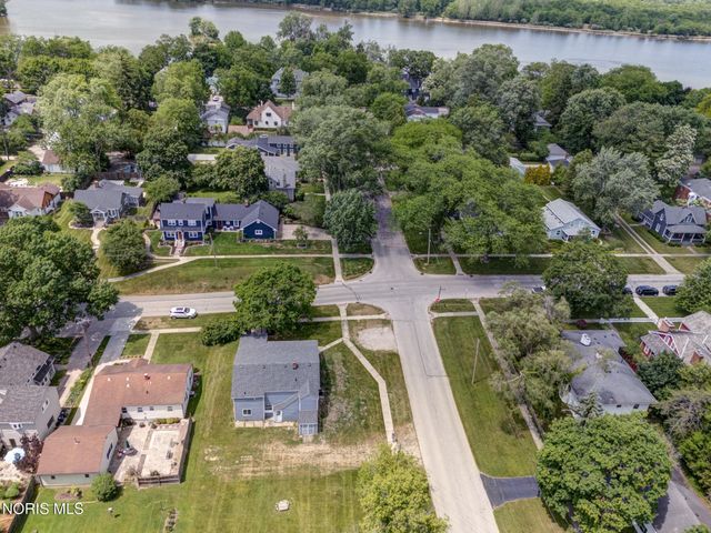 402 W 2nd Street, Perrysburg, OH 43551