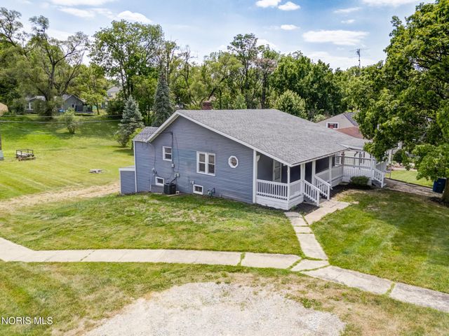 402 W 2nd Street, Perrysburg, OH 43551
