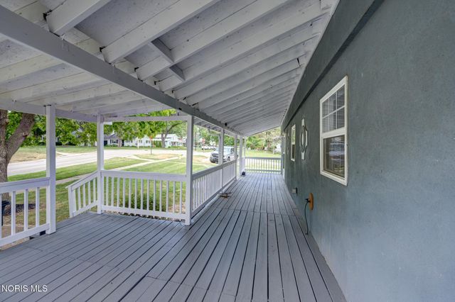 402 W 2nd Street, Perrysburg, OH 43551