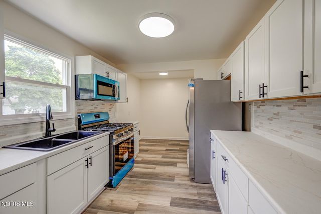 402 W 2nd Street, Perrysburg, OH 43551