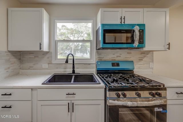 402 W 2nd Street, Perrysburg, OH 43551