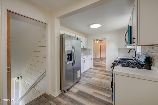 402 W 2nd Street, Perrysburg, OH 43551