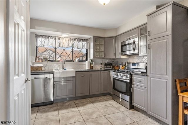 112 Wildflower Ln, Hillsborough Twp., NJ 08844