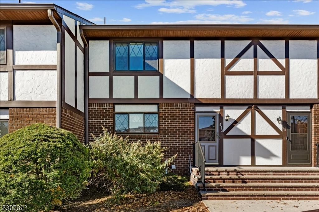 112 Wildflower Ln, Hillsborough Twp., NJ 08844