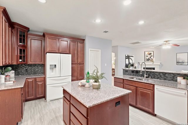 9114 Brae Moss, San Antonio, TX 78249