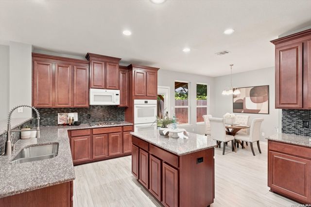 9114 Brae Moss, San Antonio, TX 78249