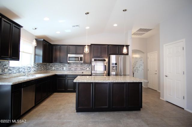 12389 E Calle Riobamba, Vail, AZ 85641