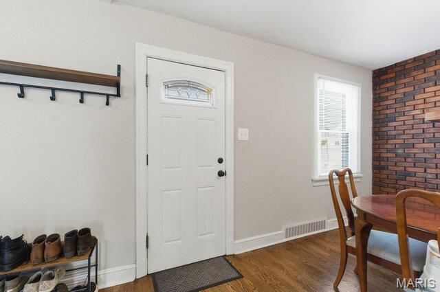 8628 Charlton Lane, St Louis, MO 63123