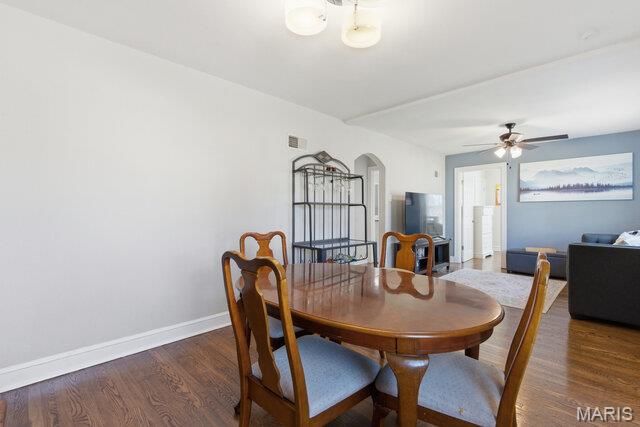 8628 Charlton Lane, St Louis, MO 63123