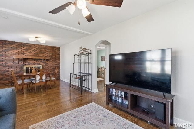 8628 Charlton Lane, St Louis, MO 63123