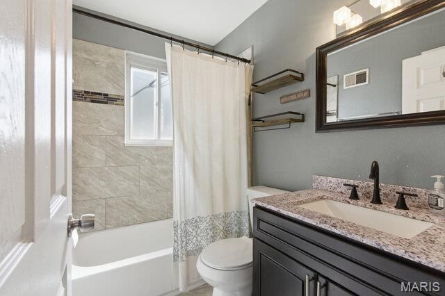 8628 Charlton Lane, St Louis, MO 63123