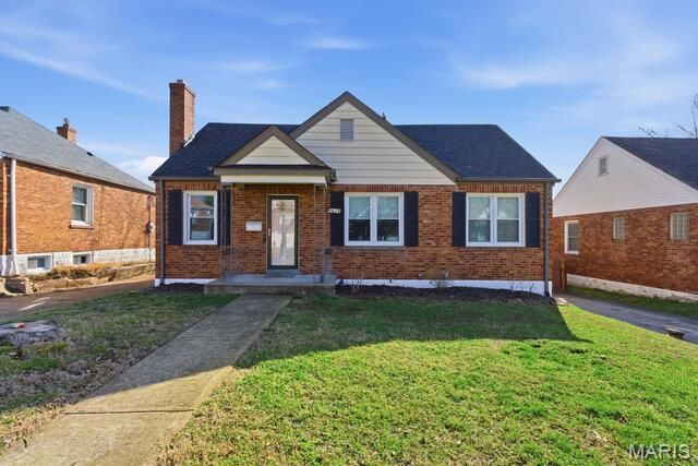 8628 Charlton Lane, St Louis, MO 63123