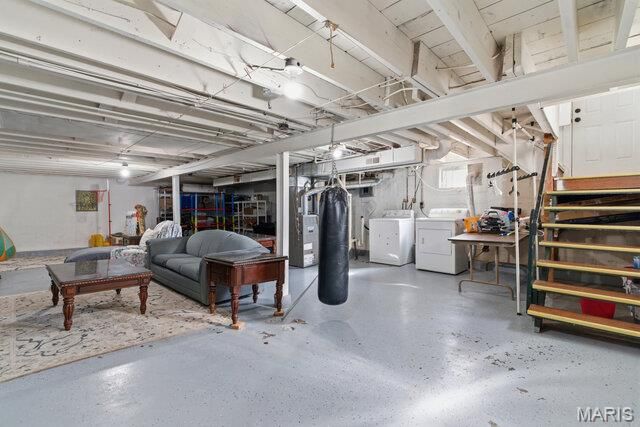 8628 Charlton Lane, St Louis, MO 63123