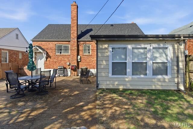 8628 Charlton Lane, St Louis, MO 63123