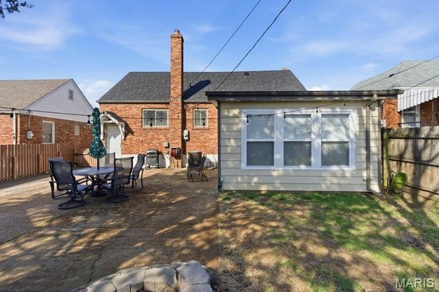 8628 Charlton Lane, St Louis, MO 63123