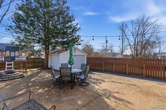 8628 Charlton Lane, St Louis, MO 63123