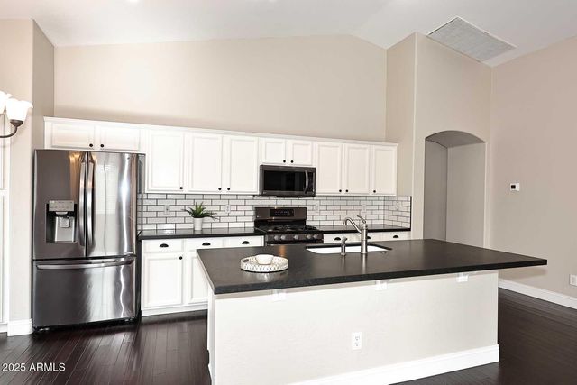 16945 W MANCHESTER Drive, Surprise, AZ 85374