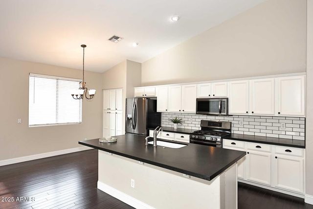 16945 W MANCHESTER Drive, Surprise, AZ 85374