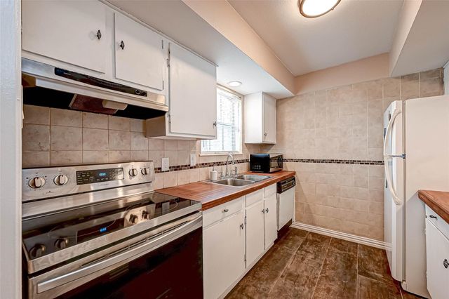 2232 S Piney Point Road 103, Houston, TX 77063