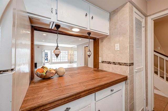 2232 S Piney Point Road 103, Houston, TX 77063